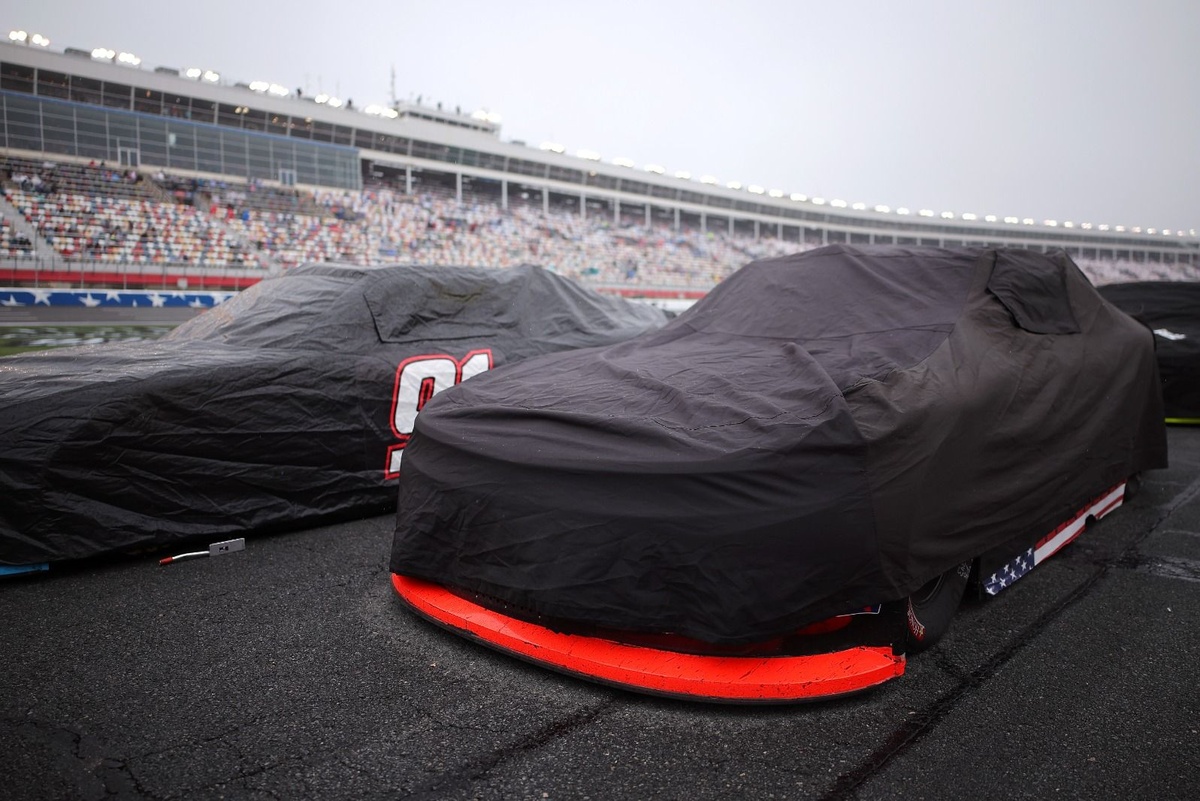 NASCAR Updates Charlotte Practice and Qualifying to Beat Rain 1 in effort to avoid the rain nascar changes practice and NASCAR Updates Charlotte Practice and Qualifying to Beat Rain
