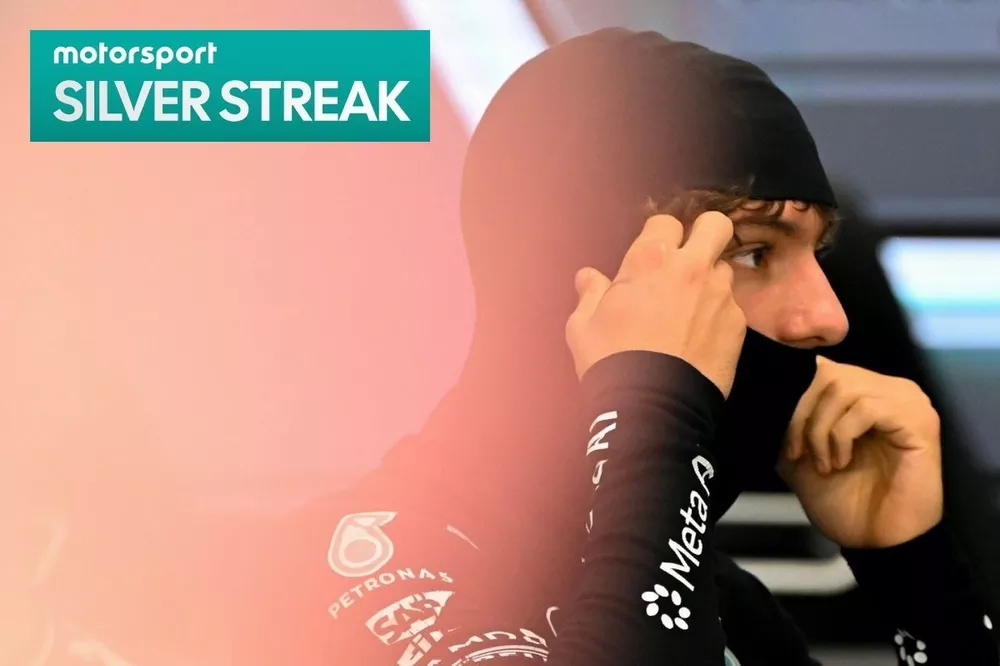 Kimi Antonelli Faces Intense Pre-Race Scare Before Singapore GP 2 Mercedes mechanics attend Kimi Antonelli’s front brake on the Singapore grid