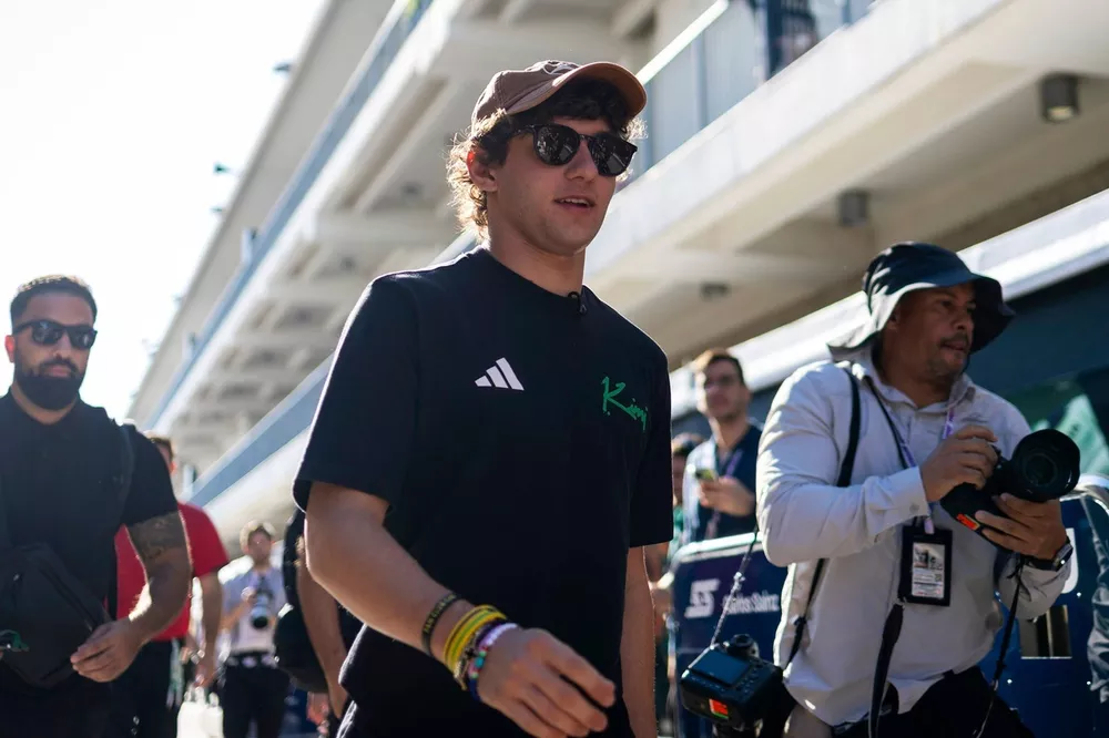 Kimi Antonelli Poised to Seal First F1 Title at US GP 2 Kimi Antonelli prepares for the United States Grand Prix at Circuit of the Americas