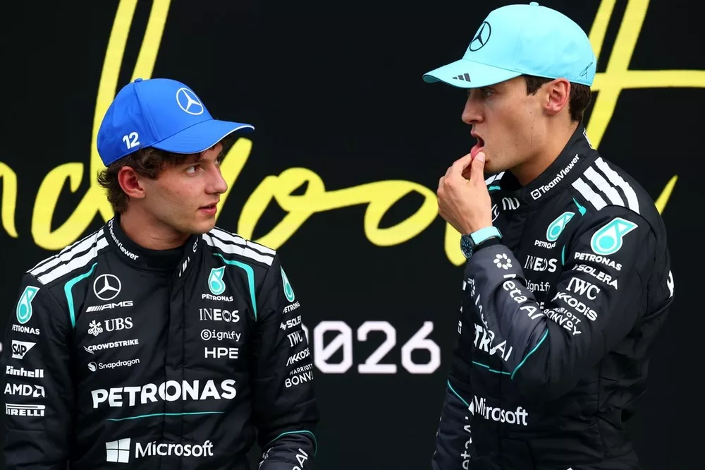Suspicious DTM Team Orders at Mercedes-AMG? Auer Reveals Intriguing Insight 3 Mercedes pit wall and strategic decision-making under scrutiny