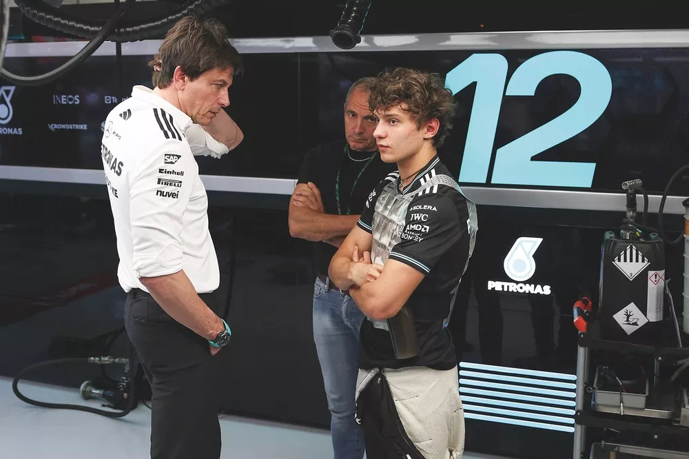 Toto Wolff Stunned by Kimi Antonelli’s Latest Unbelievable Feat 2 Toto Wolff reacts as Kimi Antonelli secures pole at COTA for Mercedes
