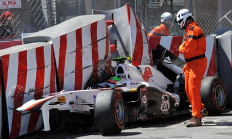 Sergio Perez Crash Triggers Dramatic Red Flag at Singapore GP 3 Marshals clear debris as qualifying resumes after Perez’s crash