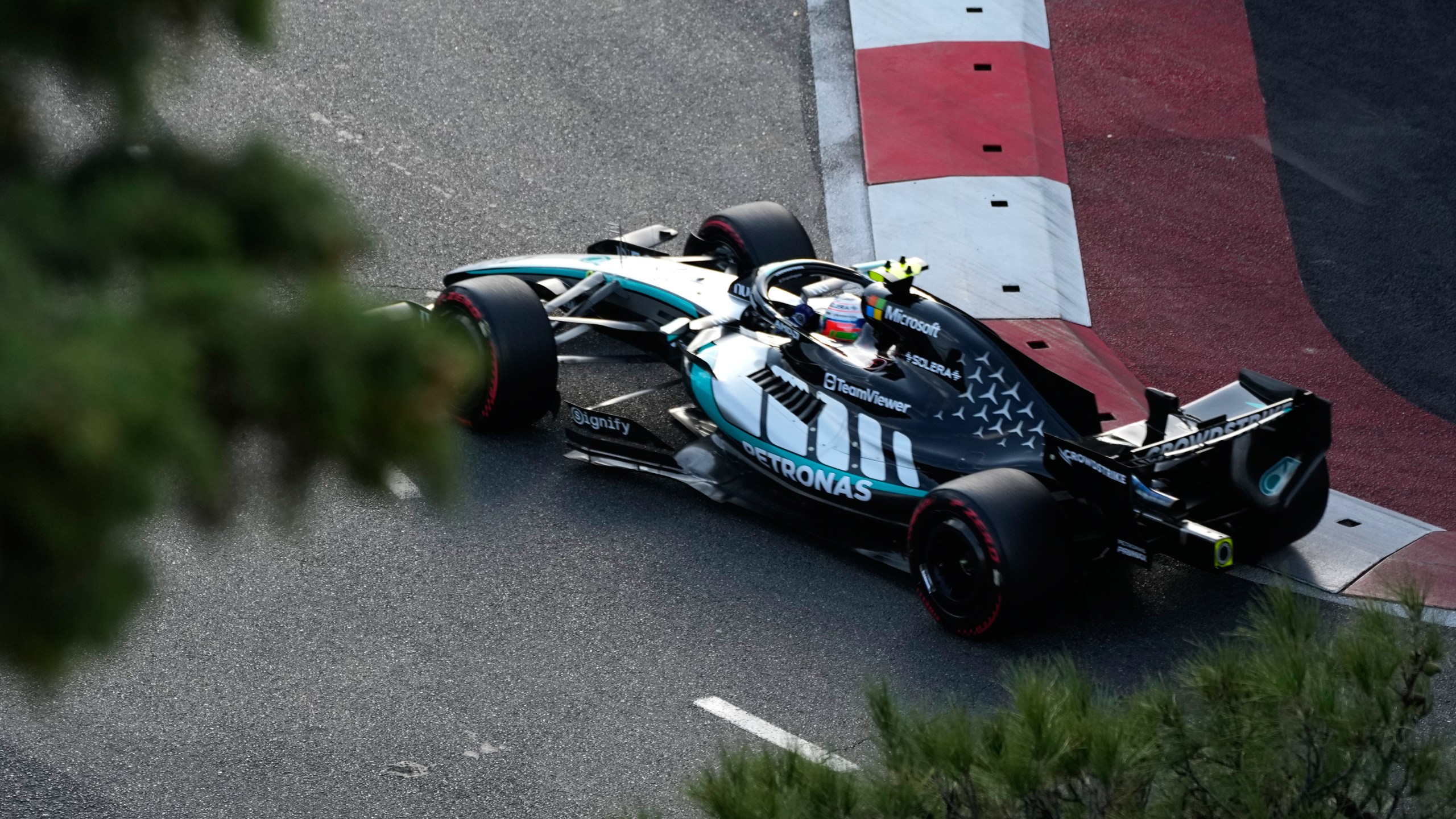 Kimi Antonelli's Bold Decision That Saved His Azerbaijan GP Weekend 3 George Russell celebrates Azerbaijan GP pole and victory in Baku