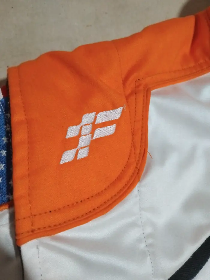 Orange epaulette with embroidered logo Orange epaulette with embroidered logo